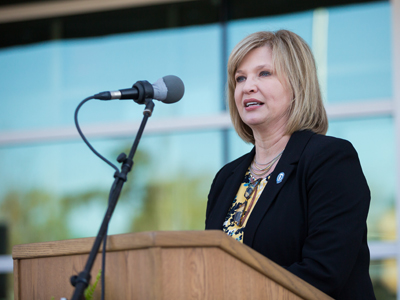 Dr. LouAnn Woodward, vice chancellor for health affairs and dean of the School of Medicine, thanks the governor for his efforts in providing funding for the new building.